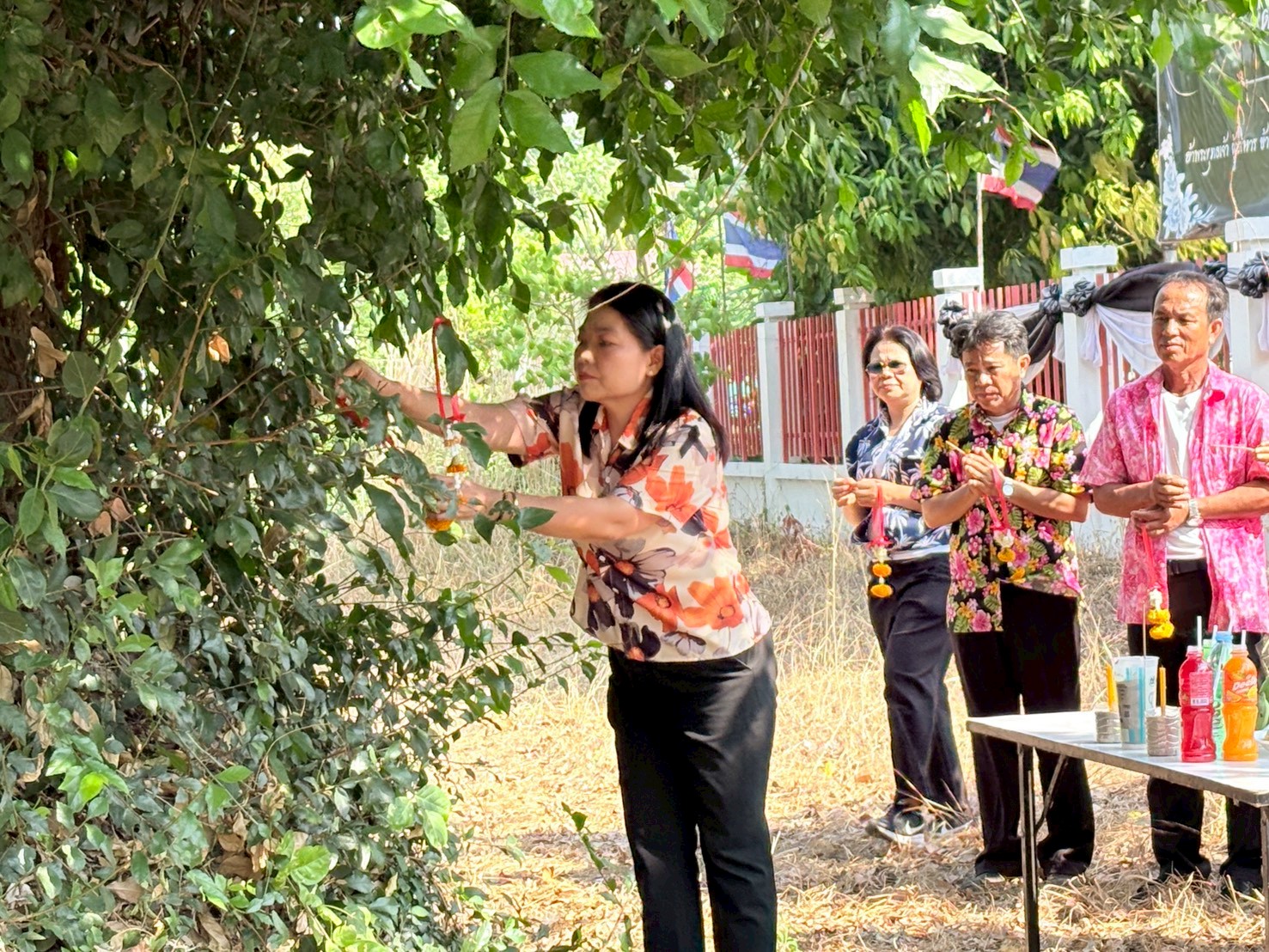 title - ส.ป.ก. ยโสธร จัดพิธีเจริญพระพุทธมนต์ทำบุญถวายภัตตาหารเพลแด่พระสงฆ์ พิธีสักการะศาลเจ้าที่และสิ่งศักดิ์สิทธิ์ประจำสำนักงาน เนื่องในเทศกาลวันขึ้นปีใหม่ไทย